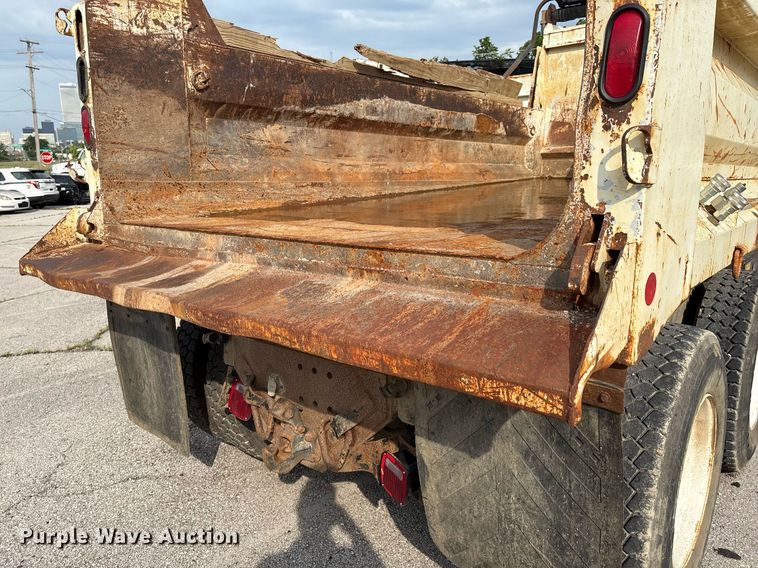 image for item EG8522 2011 International 7400 dump truck