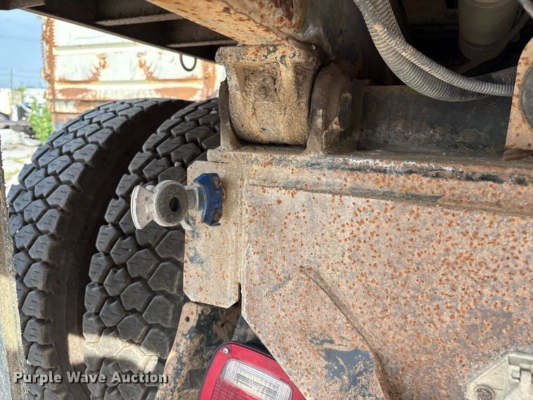 image for item EG8522 2011 International 7400 dump truck