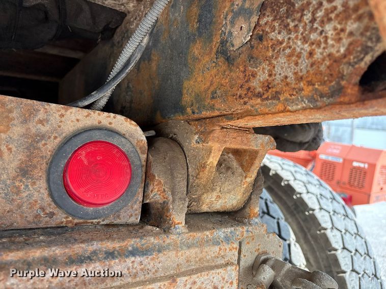 image for item EG8522 2011 International 7400 dump truck