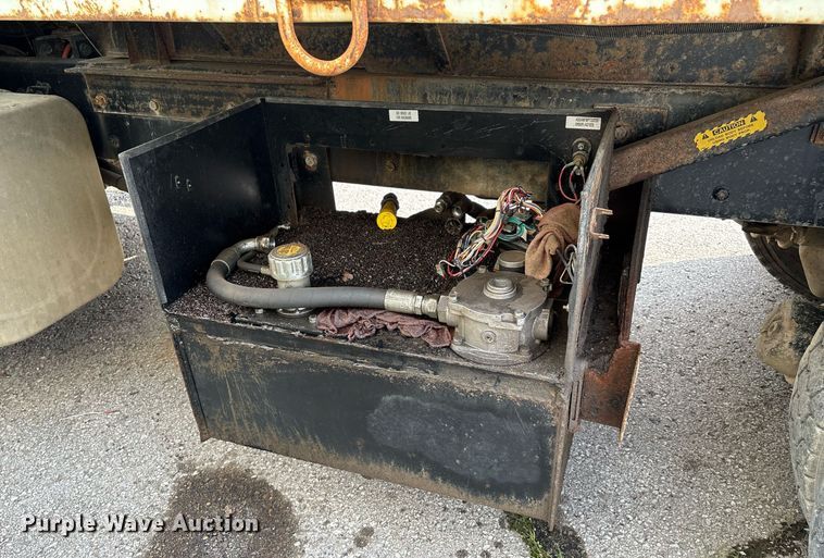 image for item EG8522 2011 International 7400 dump truck