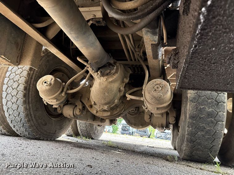 image for item EG8522 2011 International 7400 dump truck