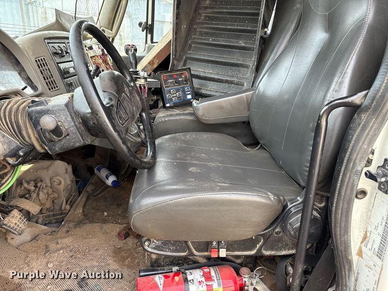 image for item EG8522 2011 International 7400 dump truck