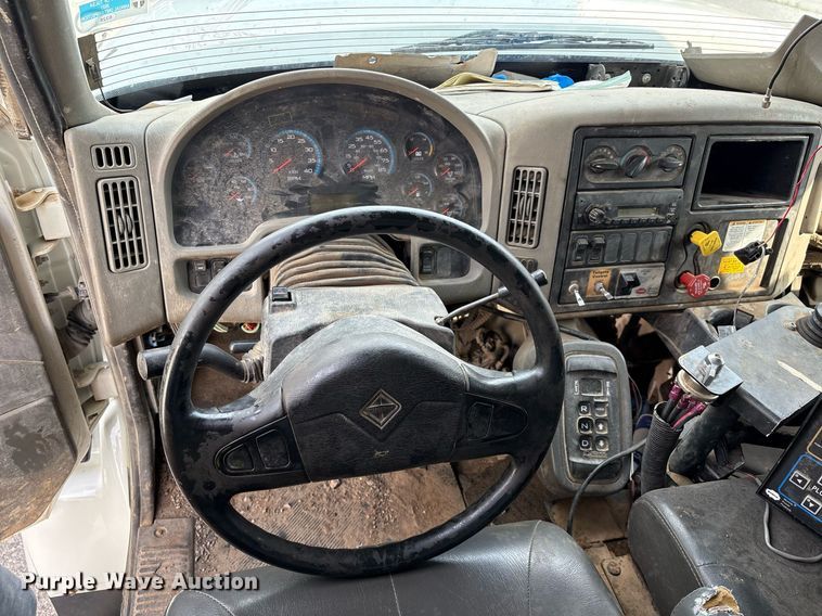 image for item EG8522 2011 International 7400 dump truck