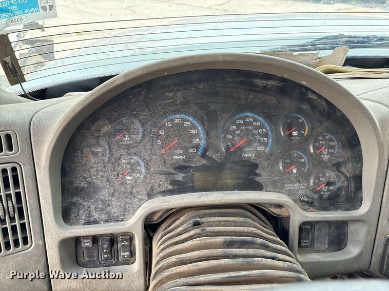 image for item EG8522 2011 International 7400 dump truck