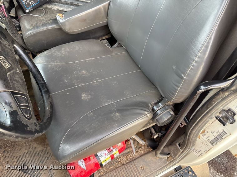 image for item EG8522 2011 International 7400 dump truck