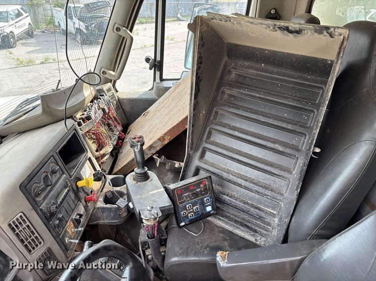 image for item EG8522 2011 International 7400 dump truck