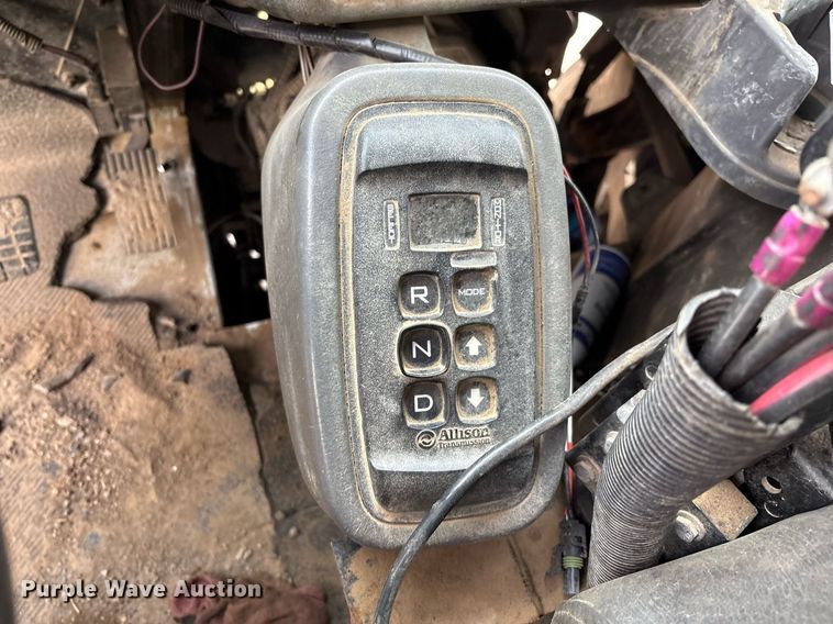 image for item EG8522 2011 International 7400 dump truck