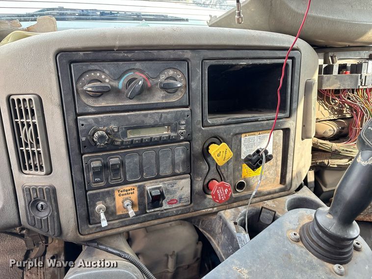 image for item EG8522 2011 International 7400 dump truck