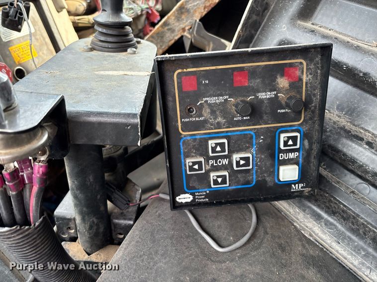 image for item EG8522 2011 International 7400 dump truck