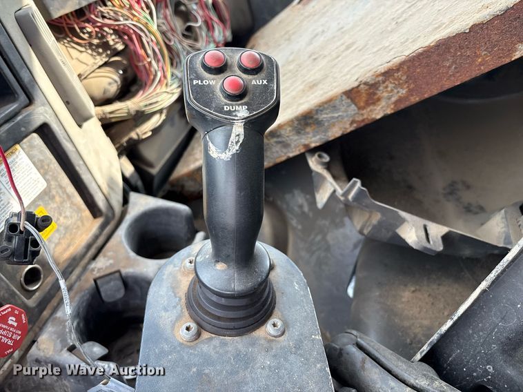 image for item EG8522 2011 International 7400 dump truck