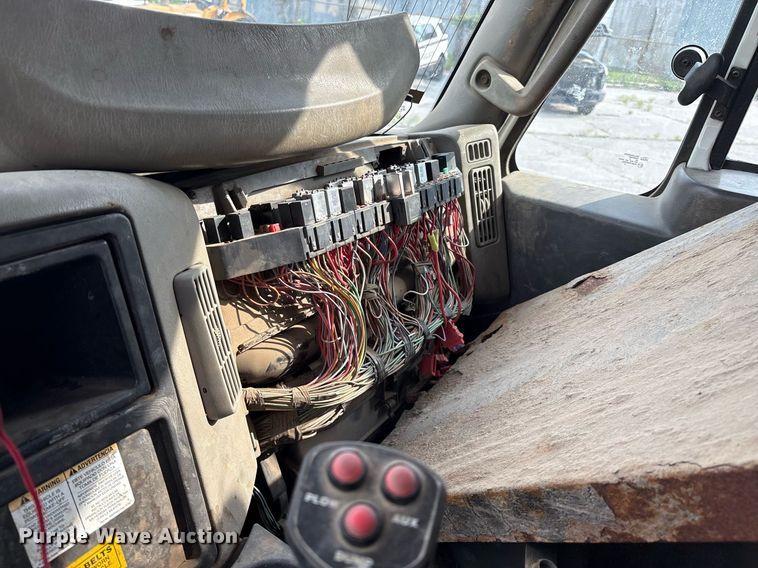 image for item EG8522 2011 International 7400 dump truck