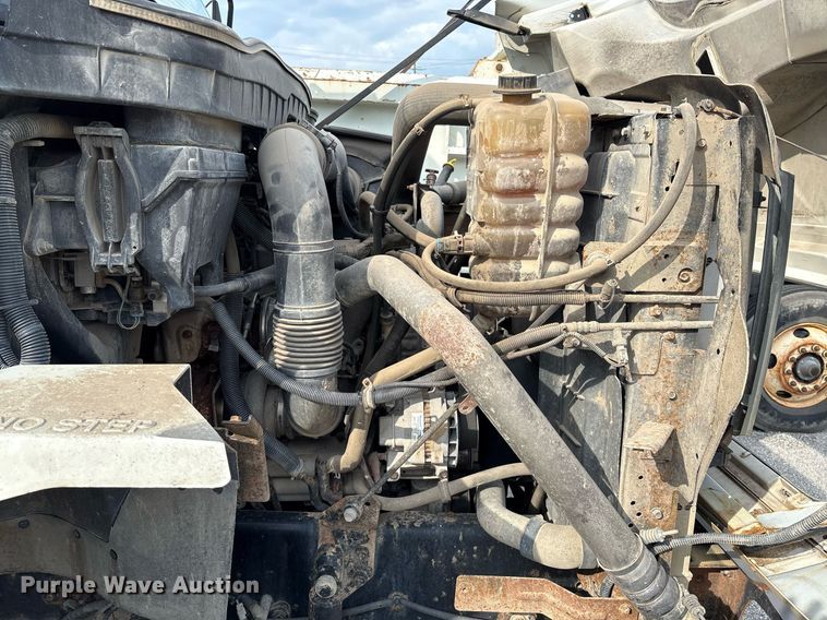 image for item EG8522 2011 International 7400 dump truck