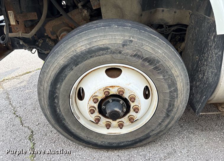 image for item EG8522 2011 International 7400 dump truck