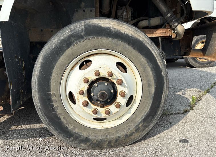 image for item EG8522 2011 International 7400 dump truck