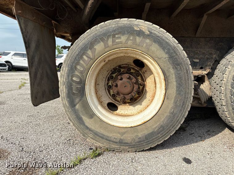 image for item EG8522 2011 International 7400 dump truck