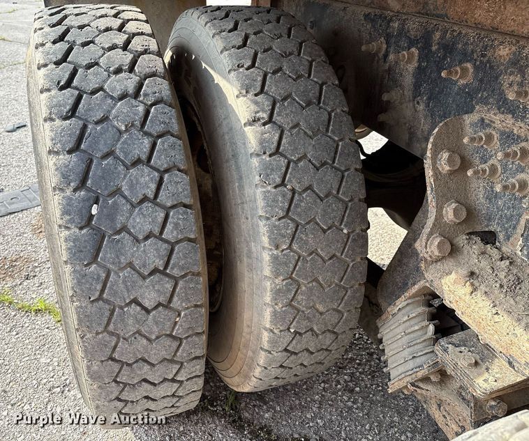 image for item EG8522 2011 International 7400 dump truck