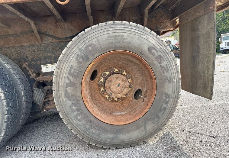image for item EG8522 2011 International 7400 dump truck