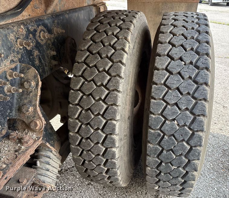 image for item EG8522 2011 International 7400 dump truck