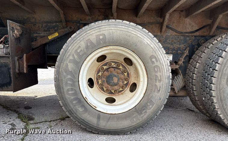 image for item EG8522 2011 International 7400 dump truck