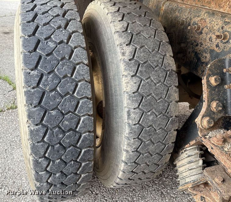 image for item EG8522 2011 International 7400 dump truck