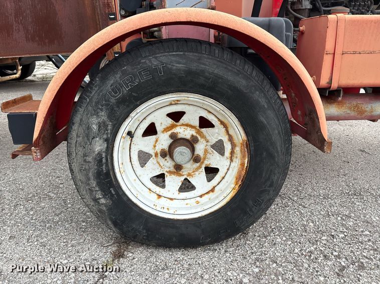 image for item EG8524 1995 Graverly Pro Chip 395 wood chipper