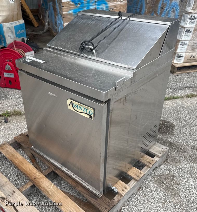 image for item EG8533 Avantco 178SSPT27 refrigerated sandwich prep table