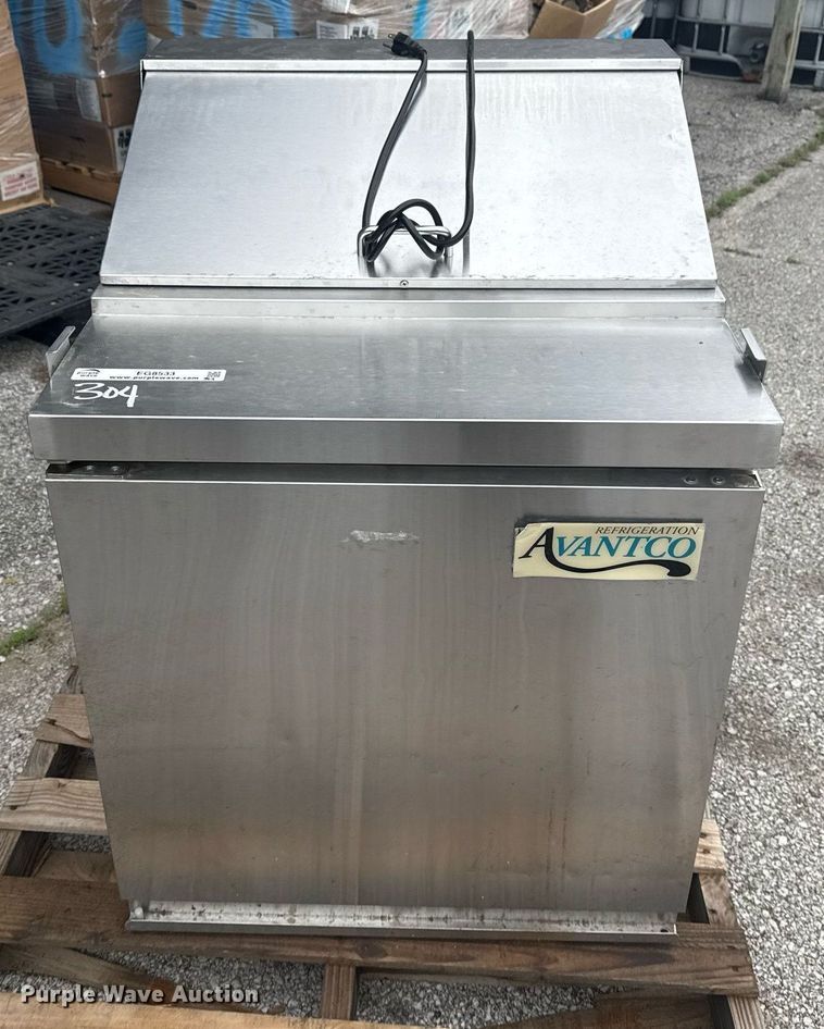 image for item EG8533 Avantco 178SSPT27 refrigerated sandwich prep table