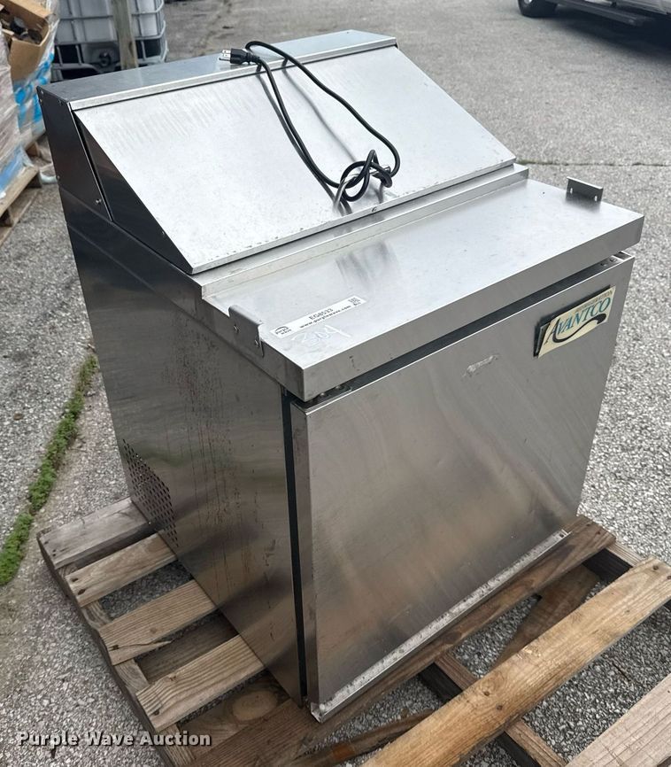 image for item EG8533 Avantco 178SSPT27 refrigerated sandwich prep table