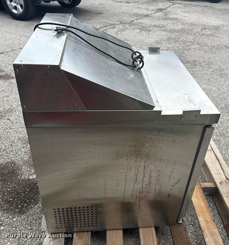 image for item EG8533 Avantco 178SSPT27 refrigerated sandwich prep table