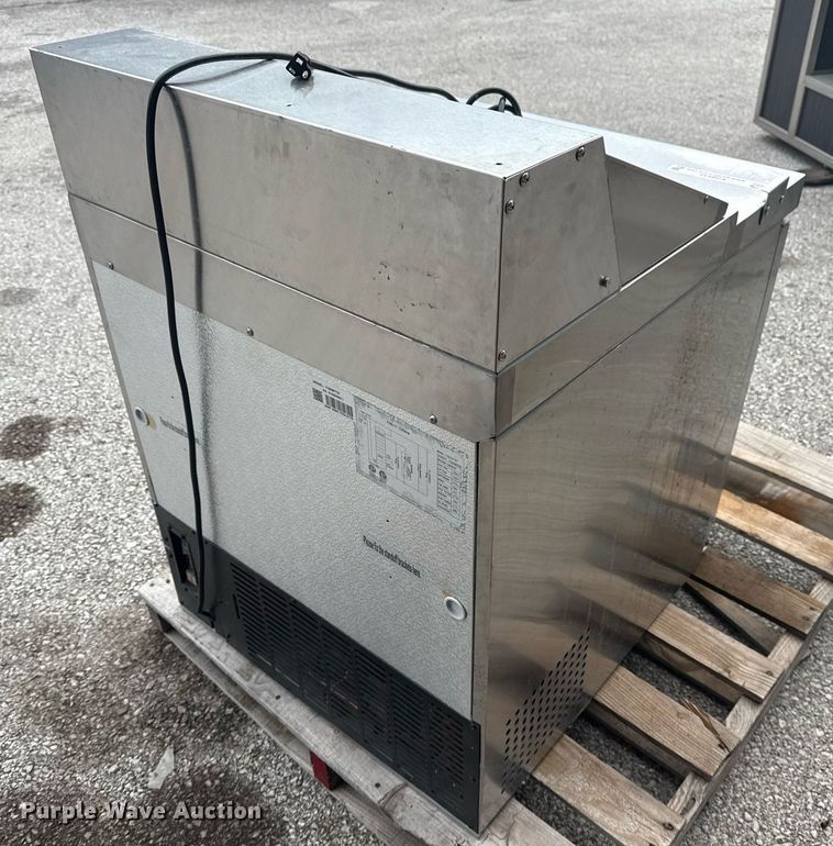 image for item EG8533 Avantco 178SSPT27 refrigerated sandwich prep table