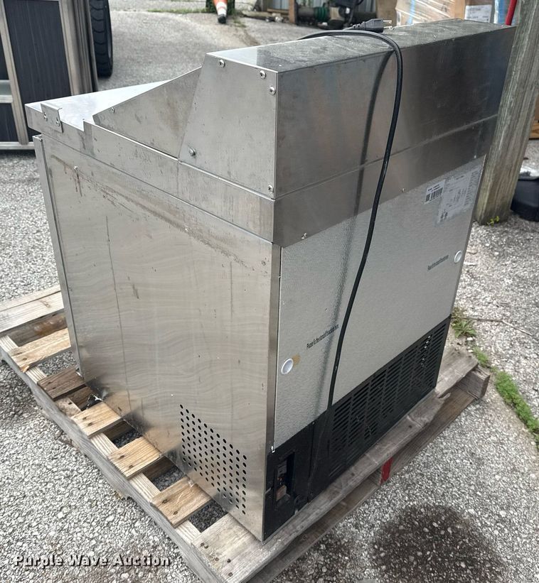 image for item EG8533 Avantco 178SSPT27 refrigerated sandwich prep table