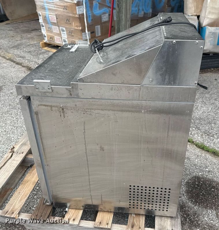 image for item EG8533 Avantco 178SSPT27 refrigerated sandwich prep table