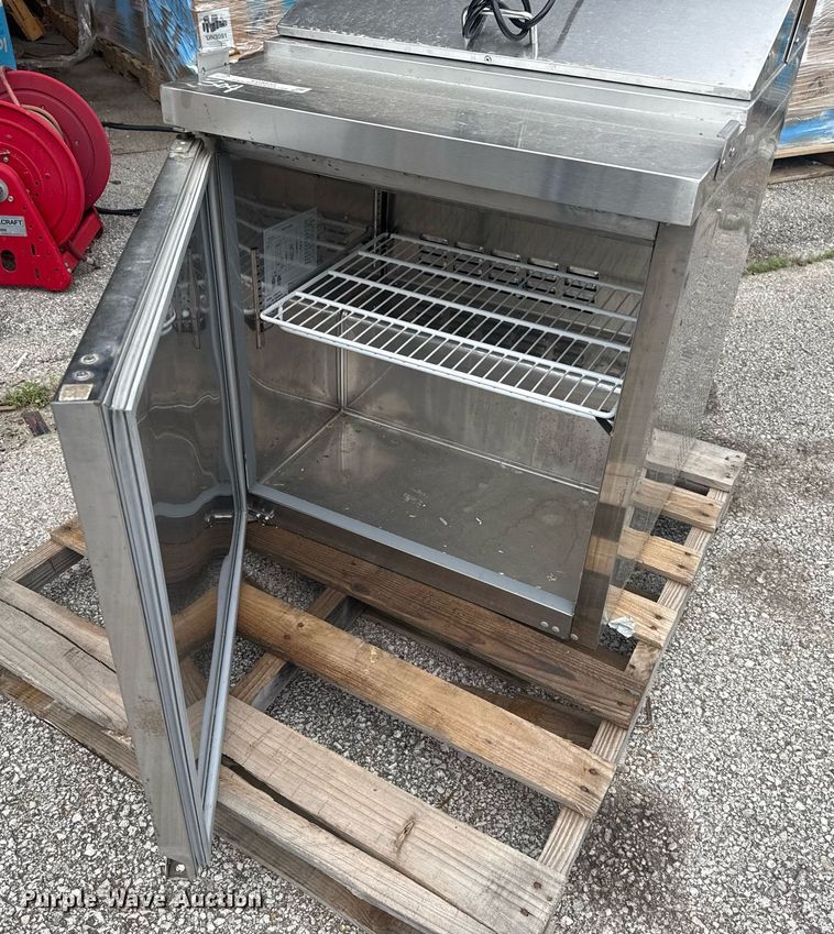 image for item EG8533 Avantco 178SSPT27 refrigerated sandwich prep table