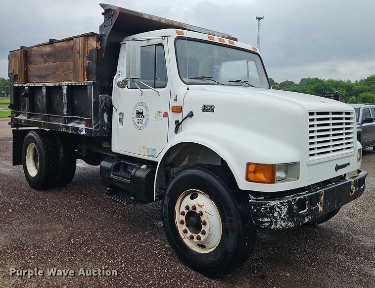 image for item EJ0085 2000 International 4700 dump truck