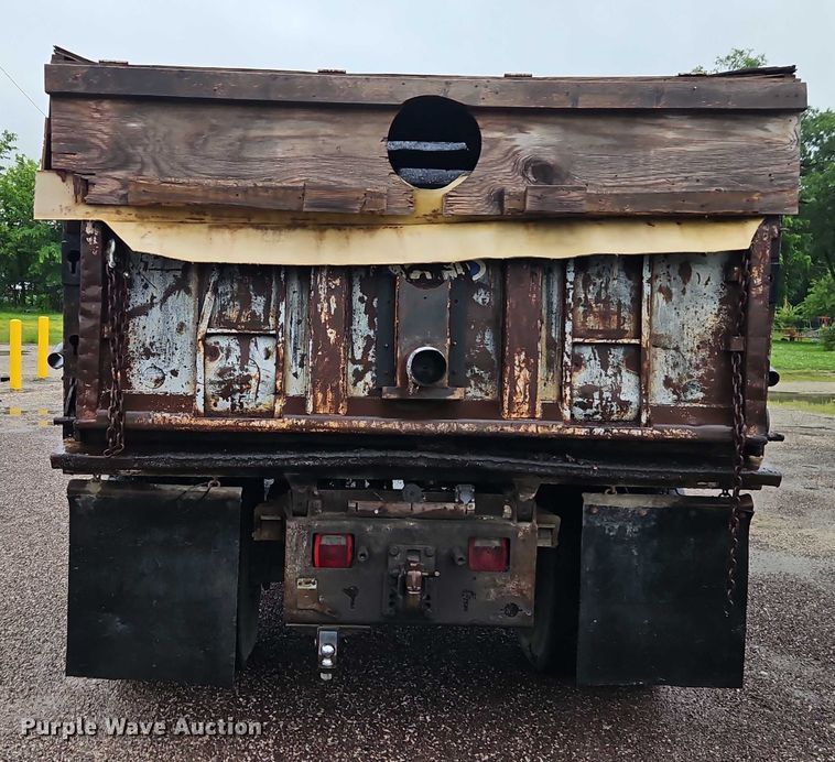 image for item EJ0085 2000 International 4700 dump truck