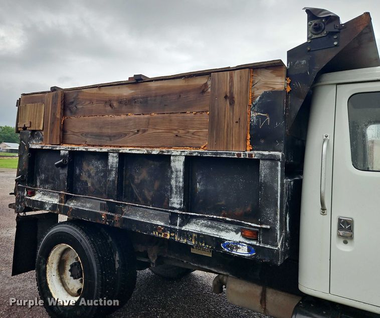 image for item EJ0085 2000 International 4700 dump truck