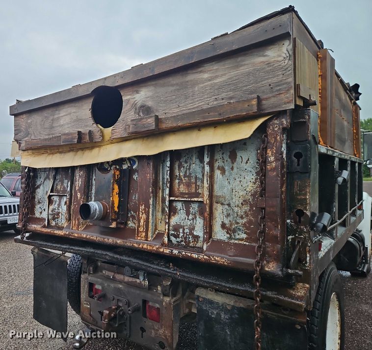 image for item EJ0085 2000 International 4700 dump truck