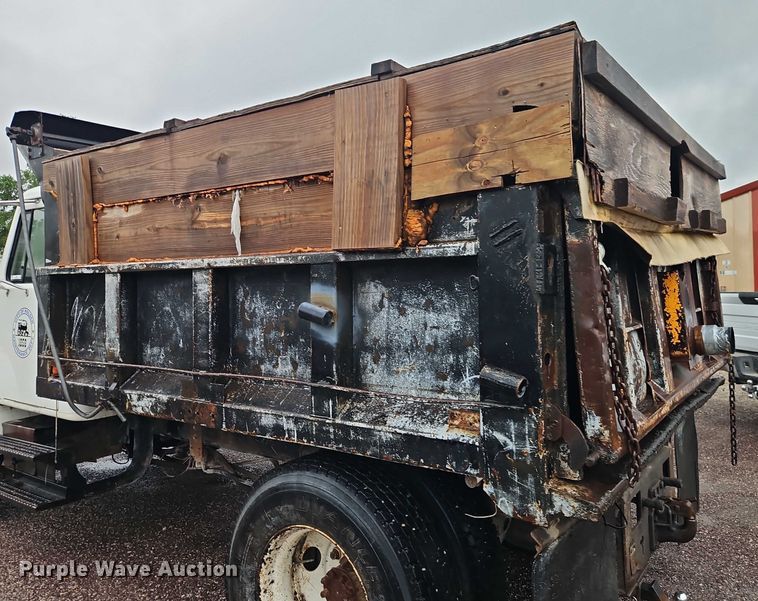 image for item EJ0085 2000 International 4700 dump truck