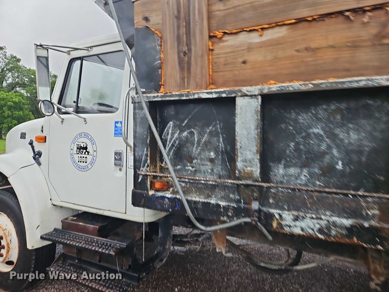 image for item EJ0085 2000 International 4700 dump truck