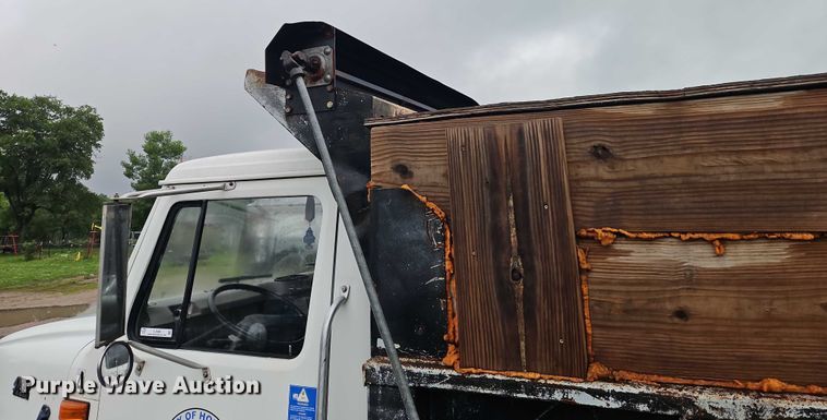 image for item EJ0085 2000 International 4700 dump truck
