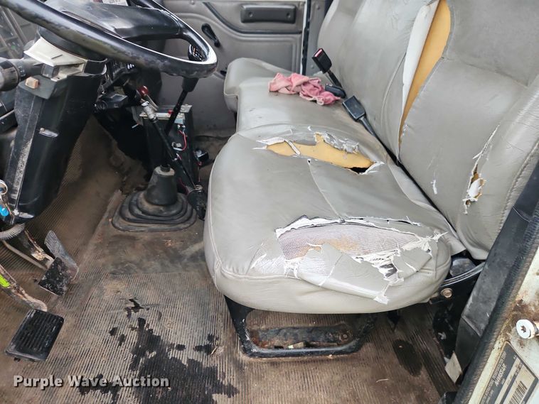 image for item EJ0085 2000 International 4700 dump truck