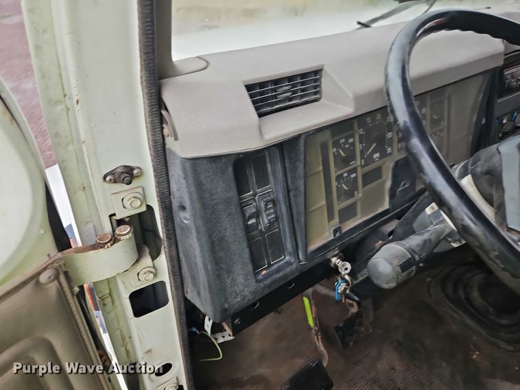 image for item EJ0085 2000 International 4700 dump truck