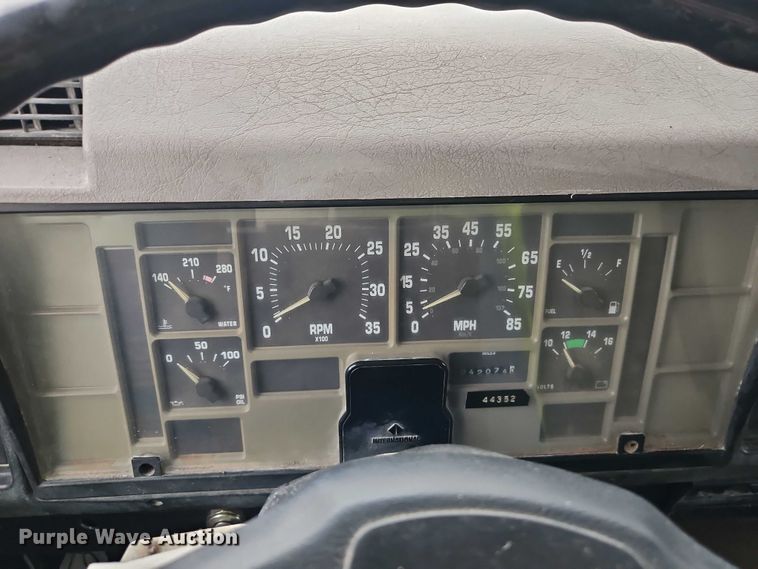 image for item EJ0085 2000 International 4700 dump truck