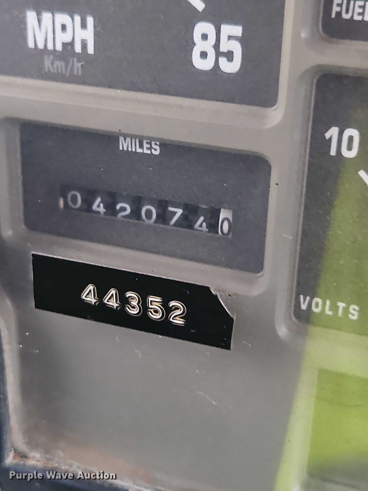 image for item EJ0085 2000 International 4700 dump truck