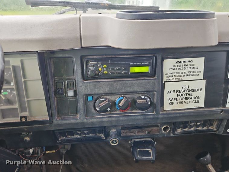 image for item EJ0085 2000 International 4700 dump truck