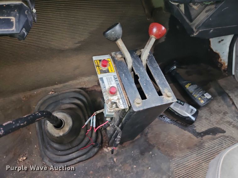 image for item EJ0085 2000 International 4700 dump truck