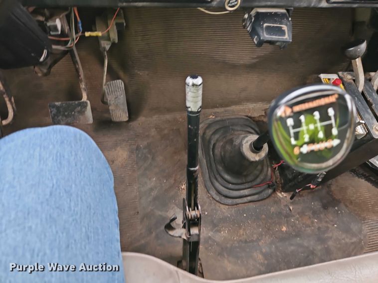 image for item EJ0085 2000 International 4700 dump truck