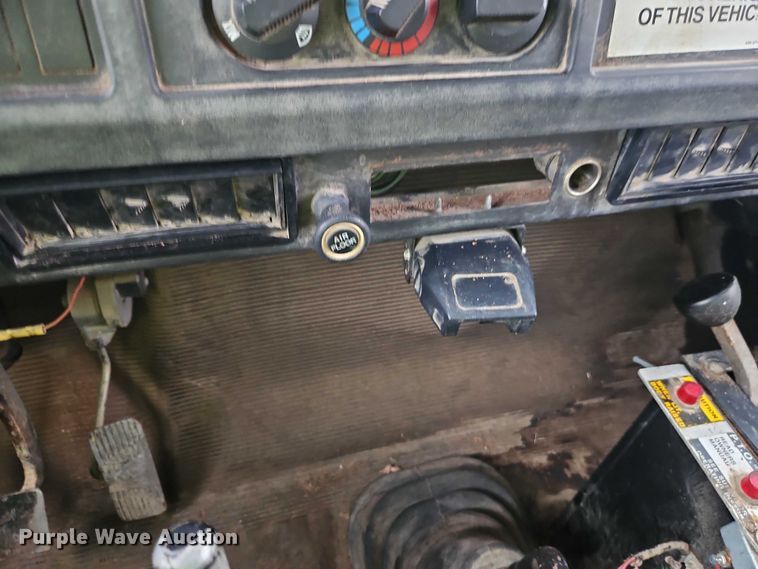 image for item EJ0085 2000 International 4700 dump truck