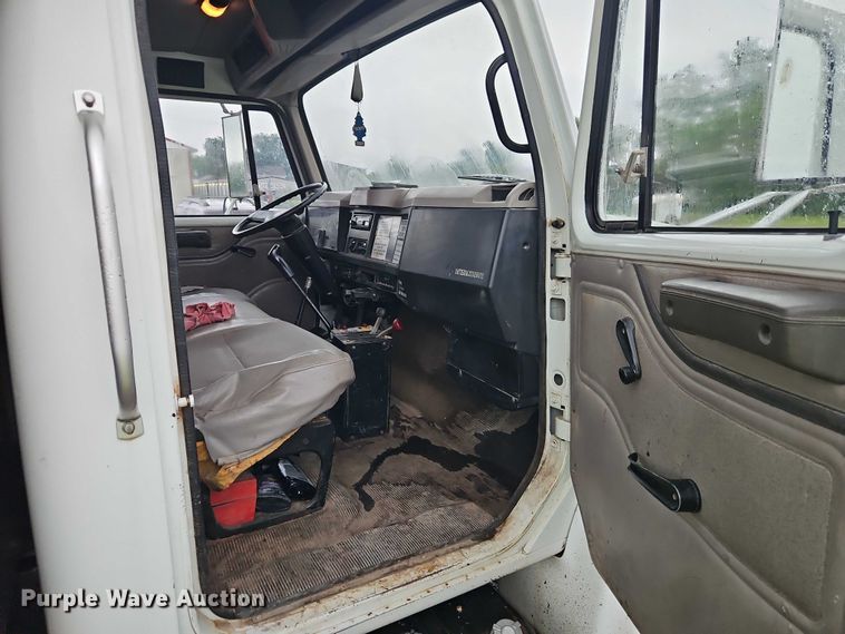 image for item EJ0085 2000 International 4700 dump truck