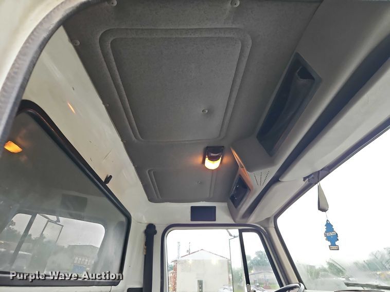 image for item EJ0085 2000 International 4700 dump truck